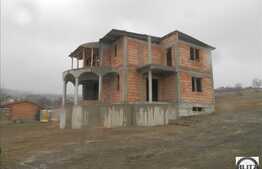 Casa individuala la rosu, 149 mp, teren 800 mp, zona linistita de case!