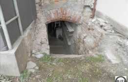 Casa demolabila cu 951 mp teren front 19 ml locatie centrala cu acces fcail