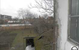 Casa demolabila cu 951 mp teren front 19 ml locatie centrala cu acces fcail