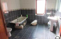 Casa spatioasa situata intr-o zona linistita