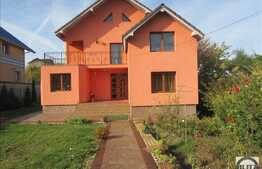 Casa spatioasa situata intr-o zona linistita