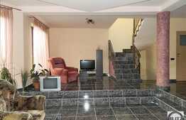 Casa spatioasa situata intr-o zona linistita