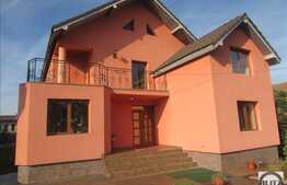 Casa spatioasa situata intr-o zona linistita