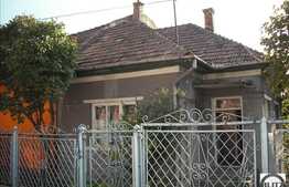 Casa demolabila in Dambul Rotund!