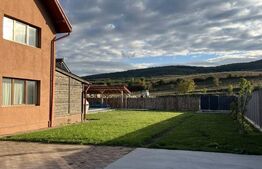 VILĂ deosebită cu piscină și panoramă spre pădure