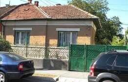 Casa renovabila sau demolabila cu 770 mp teren, zona Dedeman