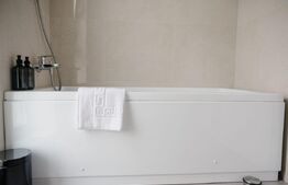 Casa superba, 4 camere, 150 mp, curte, 2 parcari, zona Buna Ziua