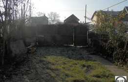 Casa demolabila, 100 mp utili, 900 mp teren, cu front stradal de 17 m!