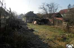 Casa demolabila, 100 mp utili, 900 mp teren, cu front stradal de 17 m!