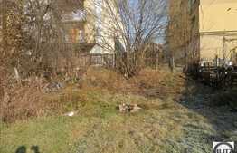 Casa demolabila, 100 mp utili, 900 mp teren, cu front stradal de 17 m!