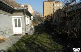 Casa demolabila, 100 mp utili, 900 mp teren, cu front stradal de 17 m!