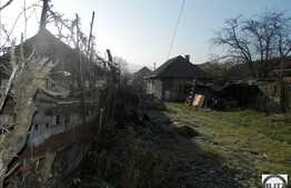 Casa demolabila, 100 mp utili, 900 mp teren, cu front stradal de 17 m!