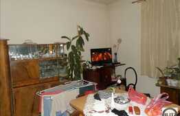 Casa de vanzare, 116,52 mp cu 627 mp teren si front de 17,5 ml, zona linistita!