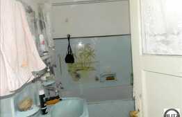 Casa demolabila cu 308 mp teren, cu front de 12 ml