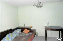 Casa demolabila cu 308 mp teren, cu front de 12 ml