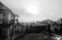 Casa demolabila cu 308 mp teren, cu front de 12 ml