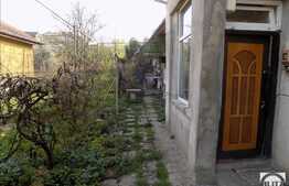 Casa demolabila, 100 mp, 403 mp teren, zona exclusivista de case si vile