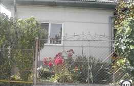 Casa de vanzare, 55 mp utili, suprafata teren 900 mp, zona linistita de case