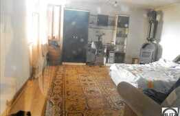 Casa de vanzare, 200 mp utili, teren de 1000 mp, zona linistita de case