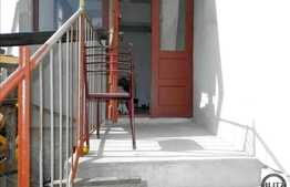 Casa de vanzare, 200 mp utili, teren de 1000 mp, zona linistita de case