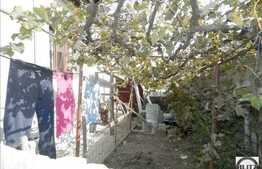 Casa de vanzare, 200 mp utili, teren de 1000 mp, zona linistita de case