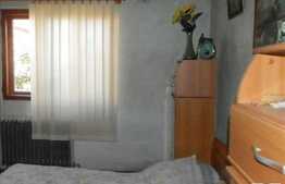 Casa de vanzare, 200 mp utili, teren de 1000 mp, zona linistita de case