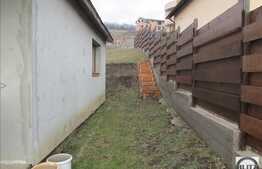 Casa  de vanzare, 50 mp,cu 500 mp de teren si front la strada de 25 ml!