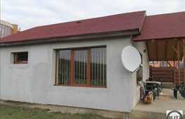 Casa  de vanzare, 50 mp,cu 500 mp de teren si front la strada de 25 ml!