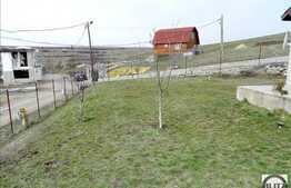 Casa  de vanzare, 50 mp,cu 500 mp de teren si front la strada de 25 ml!