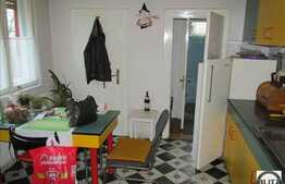 Casa de vanzare, 150 mp, cu teren aferent de 200 mp si front la strada de 16 ml!