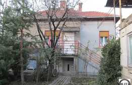 Casa de vanzare, 150 mp, cu teren aferent de 200 mp si front la strada de 16 ml!