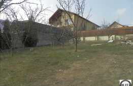 Casa de vanzare cu 5 camere, 270 mp, teren 736 mp, 17 ml front, zona de case