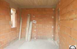 Casa de vanzare cu 5 camere, 270 mp, teren 736 mp, 17 ml front, zona de case