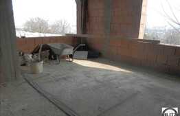 Casa de vanzare cu 5 camere, 270 mp, teren 736 mp, 17 ml front, zona de case