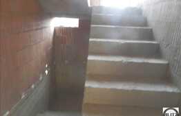 Casa de vanzare cu 5 camere, 270 mp, teren 736 mp, 17 ml front, zona de case