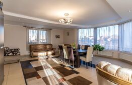 Casă cu 7 camere de vânzare în Dej