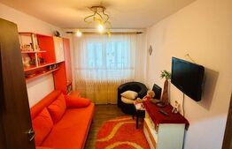 Apartament cu 3 camere, decomandat, în zona Dârste