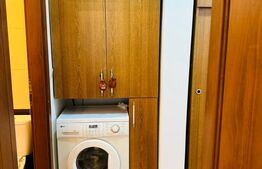 Apartament cu 3 camere, decomandat, în zona Dârste