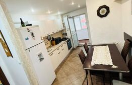 Apartament cu 3 camere, decomandat, în zona Dârste