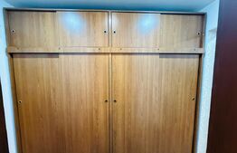 Apartament cu 3 camere, decomandat, în zona Dârste