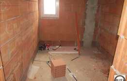 Casa cuplata de vanzare, 110 mp, cu teren de 200 mp, front de 8ml, zona Europa!