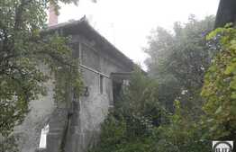 Casa individuala, 60 mp, 3 camere , 529 mp teren, zona linistita de case