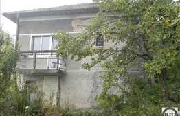 Casa individuala, 60 mp, 3 camere , 529 mp teren, zona linistita de case