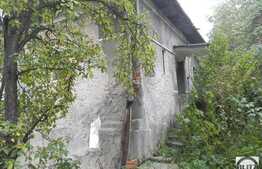 Casa individuala, 60 mp, 3 camere , 529 mp teren, zona linistita de case