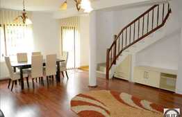 Triplex cu un farmec aparte!