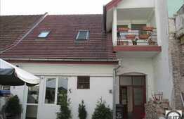 Vanzare casa cuplata, 140 mp utili, 200 mp teren, zona ultracentrala