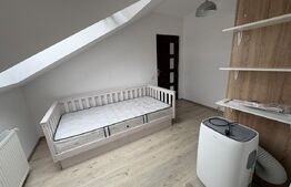 Apartament de vanzare, 3 camere, 61 mp, mansarda, zona Florilor