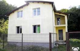 Casa de vanzare 182 mp utili cu teren 767 mp