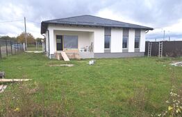 Casă nouă pe parter cu vedere spre munți – Tărlungeni, Brașov