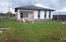 Casă nouă pe parter cu vedere spre munți – Tărlungeni, Brașov